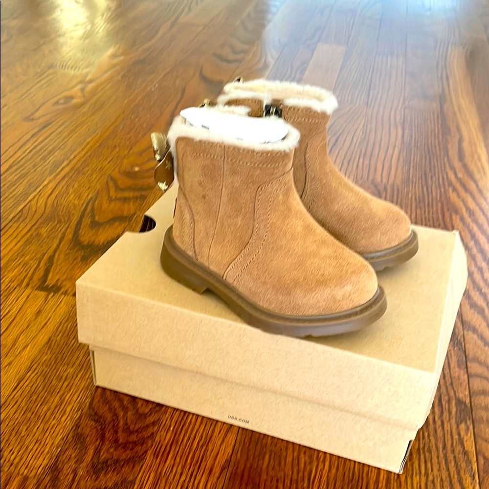 Tan Suede Boots with Fur Trim